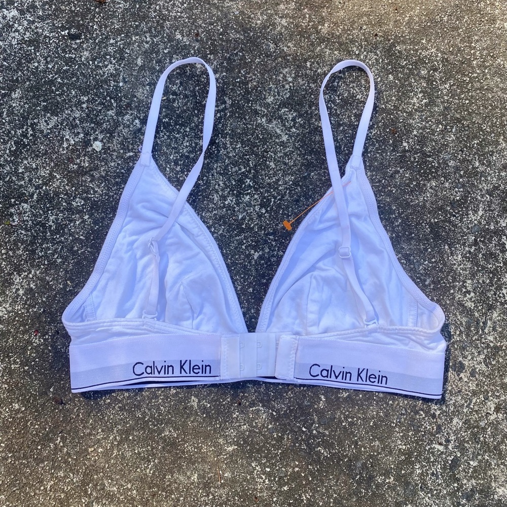 Calvin Klein sports bra - Picture 2 of 3